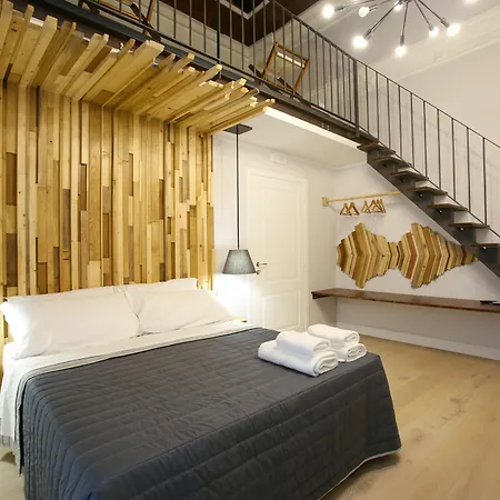 The Dante House By House In 2* نابولي