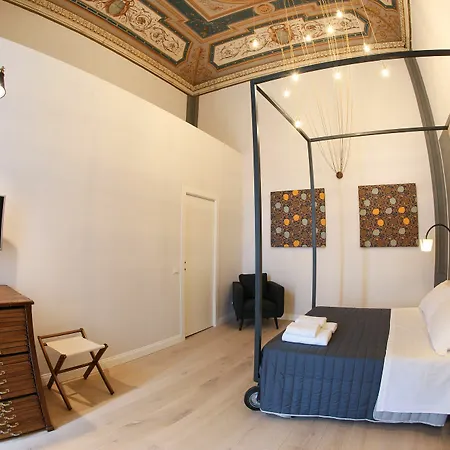 The Dante House By House In نابولي
